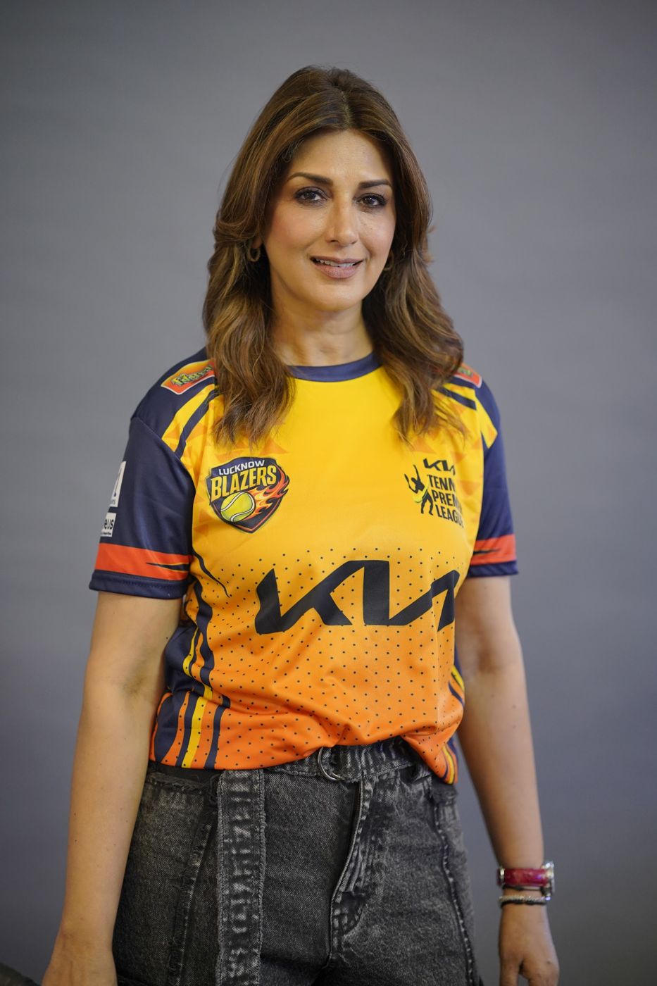 Portrait of Sonali Bendre in the Lucknow Blazers Season 8 jersey