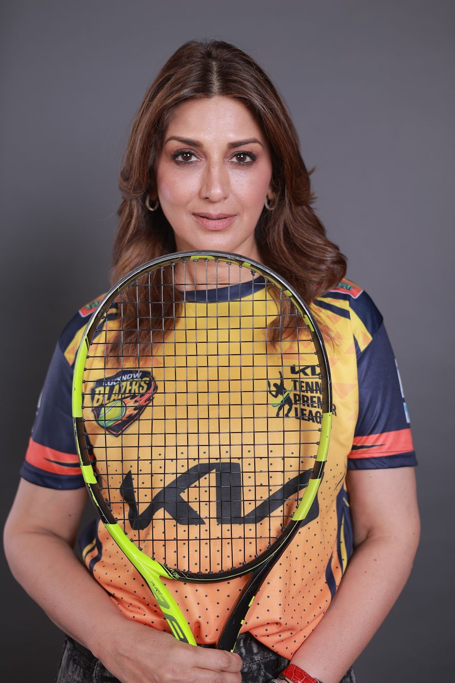 Lucknow Blazers co-owner Sonali Bendre holding a tennis racket in the new Season 8 jersey